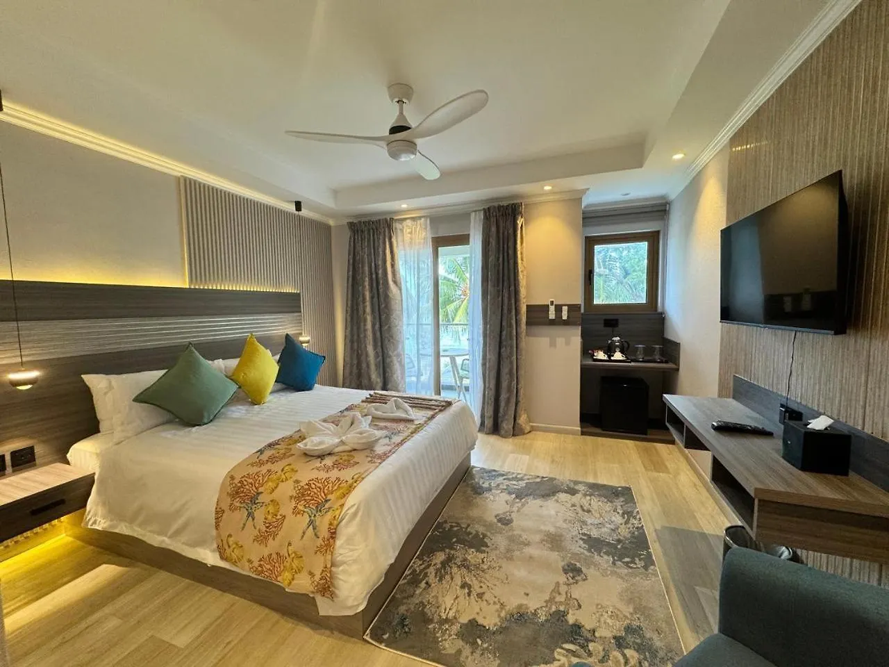 Crown Beach Hotel Seychelles Pointe Au Sel Seychellerna