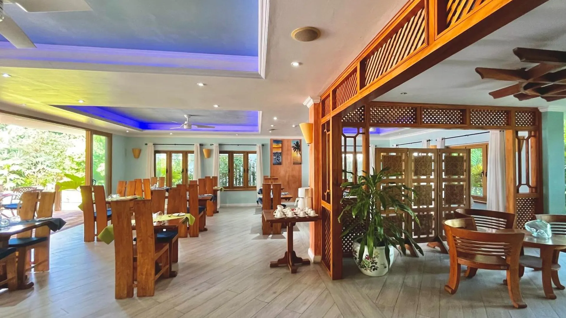 Crown Beach Hotel Seychelles Pointe Au Sel