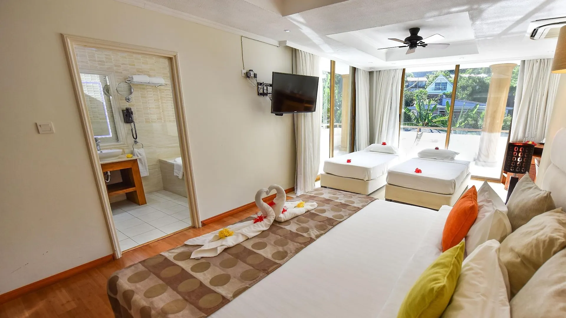 Crown Beach Hotel Seychelles Pointe Au Sel