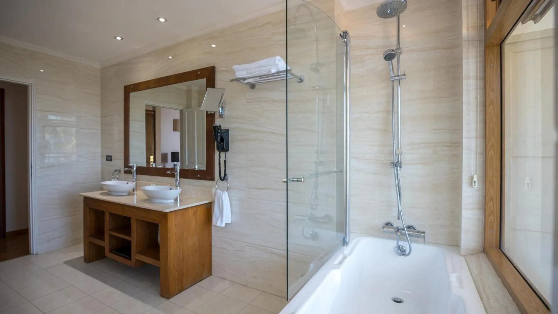 Crown Beach Hotel Seychelles Pointe Au Sel 4*,  Seychelles